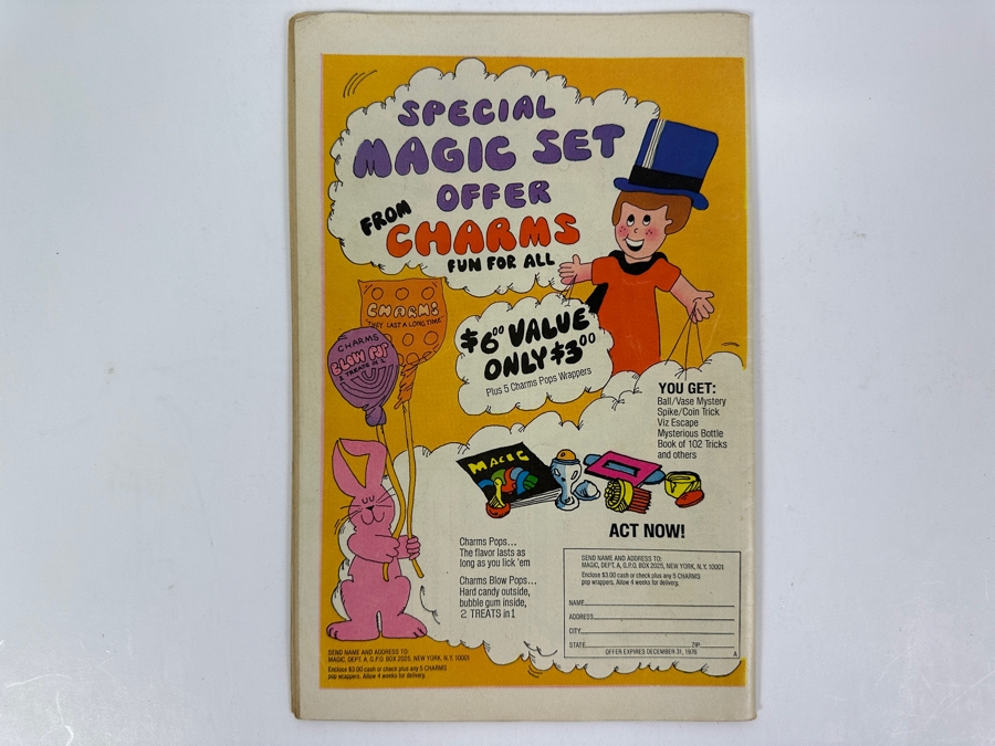 DC Comics Giant Batman Family #8 Comic Book [Photo 4]