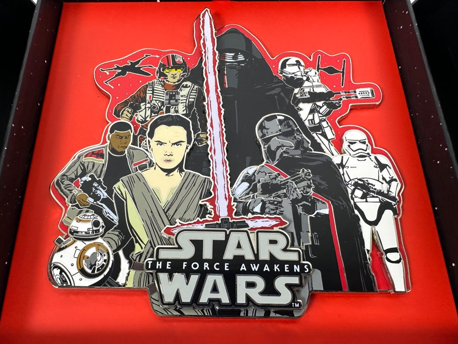 Large Star Wars Limited Edition Of 500 Disney Trading Pin In Original Box Retailed At Disney Parks For $125 [Photo 3]