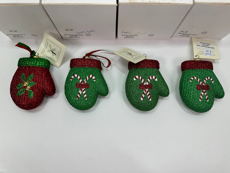 (4) David Strand Handmade Glass Mitten Christmas Ornaments Retails $256 [Photo 2]