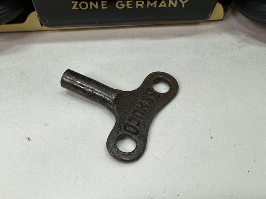 Vintage Schuco Akustico 2002 Wind-up Tinplate Toy Car with Key Made In Us Zone Germany [Photo 11]