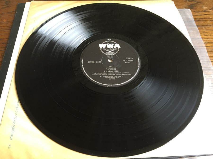Gentle Giant ‎– In A Glass House - WWA 002 [Photo 8]