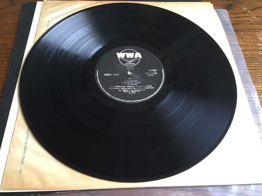 Gentle Giant ‎– In A Glass House - WWA 002 [Photo 6]