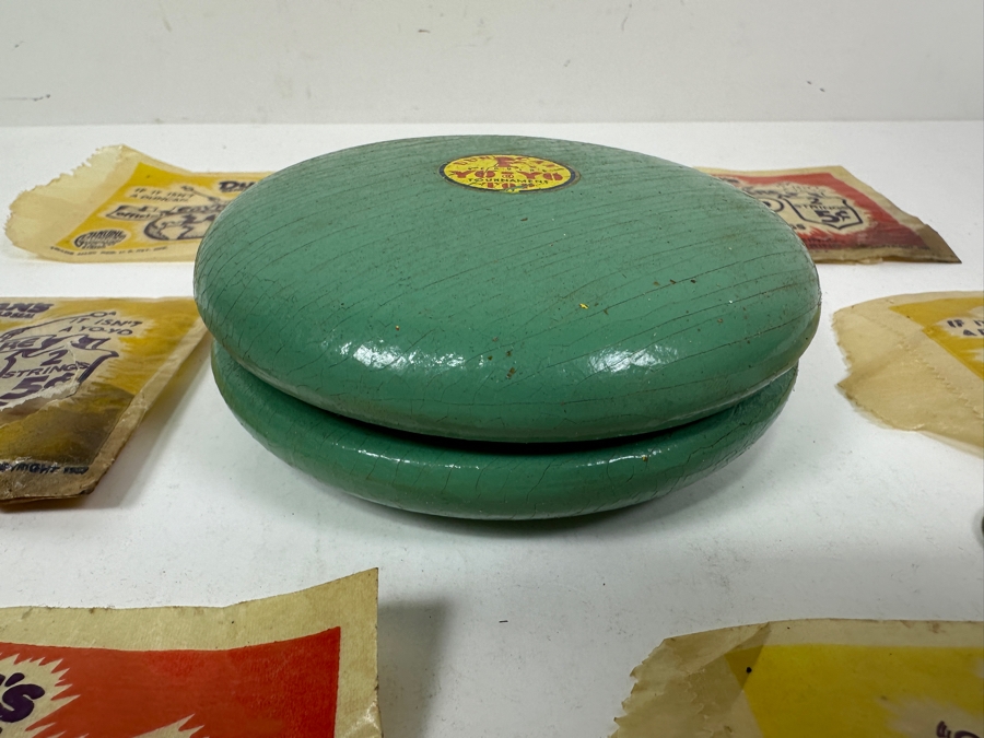 Just Added - Original Oversized Wooden Duncan Yo-Yo YoYo 4.5'W With Six New Old Stock Duncan Egyptian Fibre Yo-Yo Strings [Photo 4]