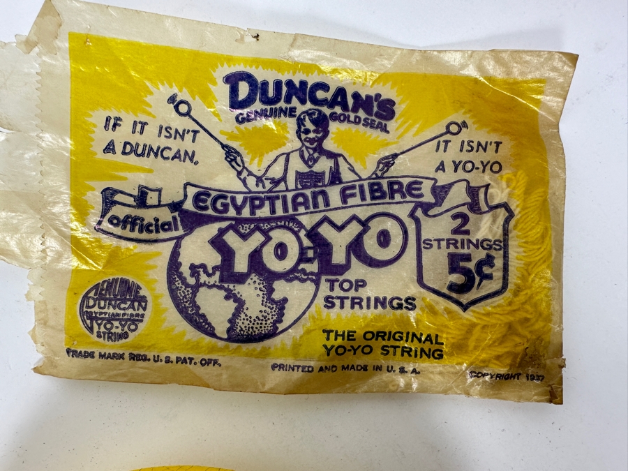 Just Added - Original Oversized Wooden Duncan Yo-Yo YoYo 4.5'W With Two New Old Stock Duncan Egyptian Fibre Yo-Yo Strings	 [Photo 7]