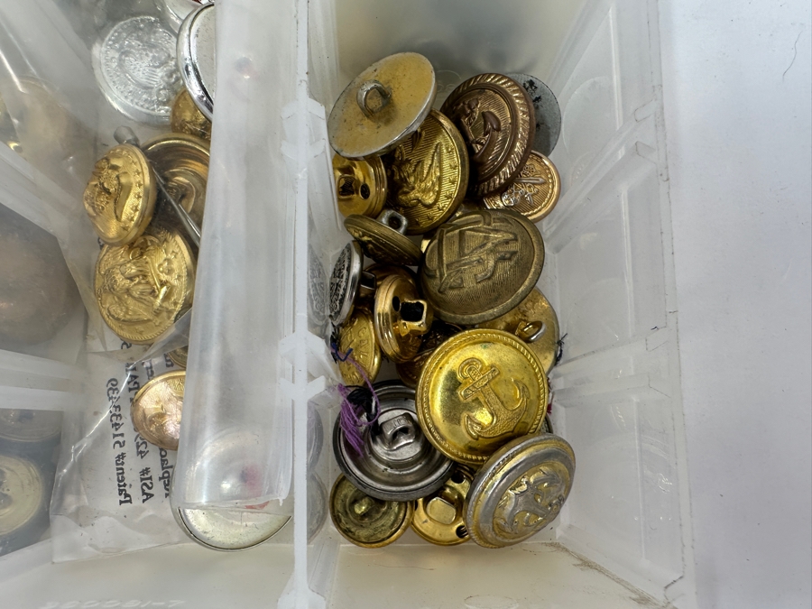 Just Added - Collection Of Various Military Pins & Buttons [Photo 17]