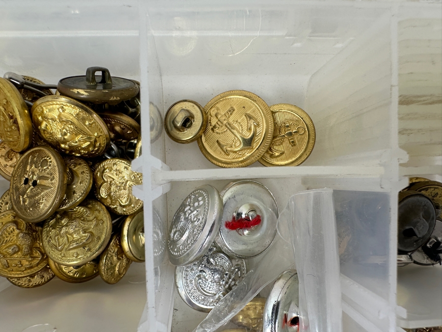 Just Added - Collection Of Various Military Pins & Buttons [Photo 15]