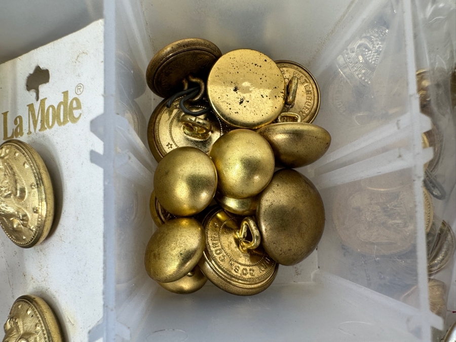 Just Added - Collection Of Various Military Pins & Buttons [Photo 9]