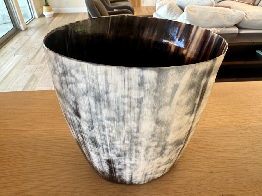 Fairkind Ankole Horn Kibwe Utensil Holder 7'W x 7'H [Photo 4]