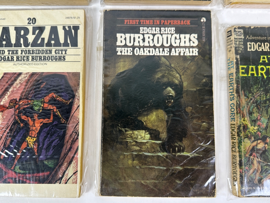 (6) Edgar Rice Burroughs Tarzan & Other Paperback Books [Photo 6]