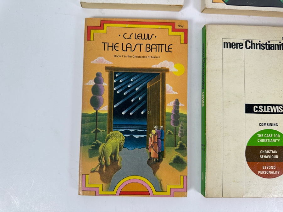 (6) C. S. Lewis Paperback Books: (3) The Lion, The Witch And The Wardrobe, The Last Battle, Mere Christianity & The Silver Chair [Photo 5]