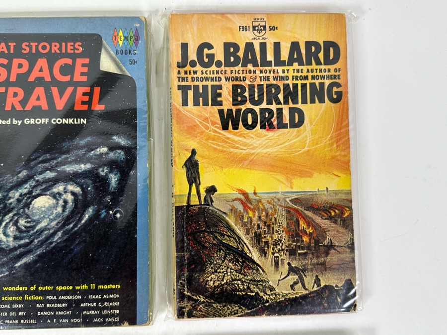 (6) Science Fiction Paperback Books [Photo 4]