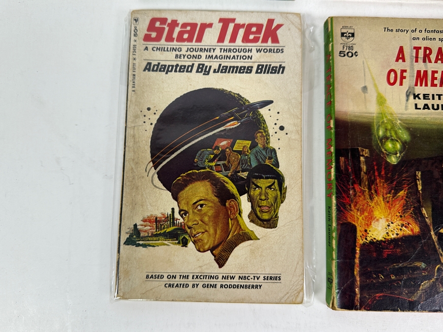 (6) Science Fiction Paperback Books [Photo 5]