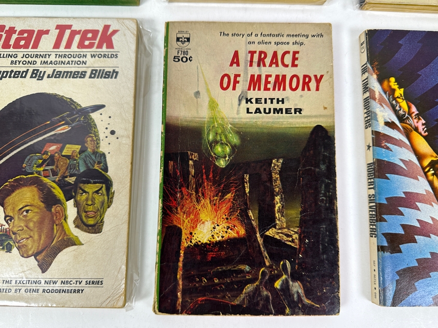(6) Science Fiction Paperback Books [Photo 6]