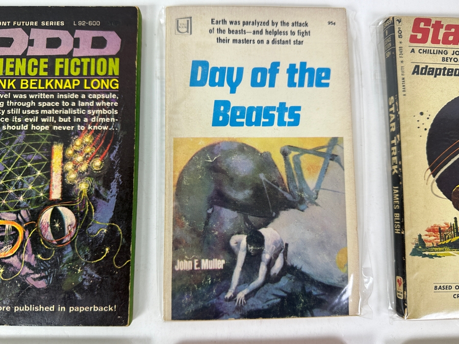 (6) Science Fiction Paperback Books [Photo 3]