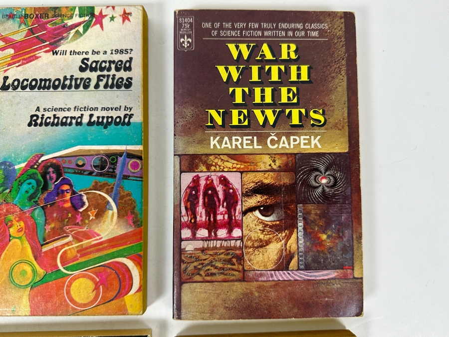 (6) Science Fiction Paperback Books [Photo 4]