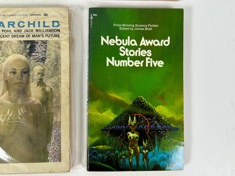 (6) Science Fiction Paperback Books [Photo 7]
