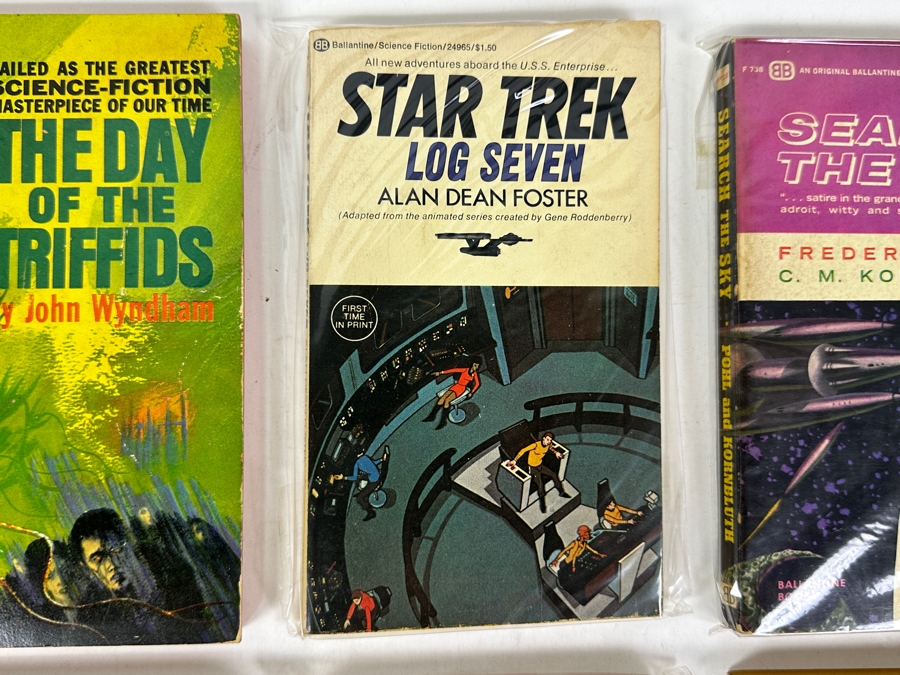 (6) Science Fiction Paperback Books [Photo 3]