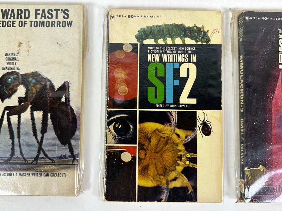 (6) Science Fiction Paperback Books [Photo 6]