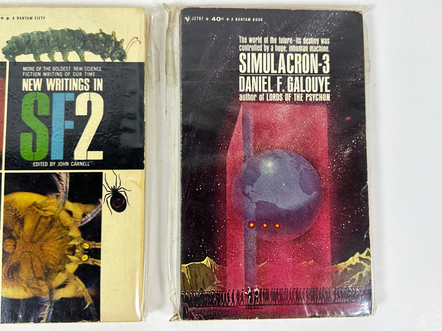 (6) Science Fiction Paperback Books [Photo 7]