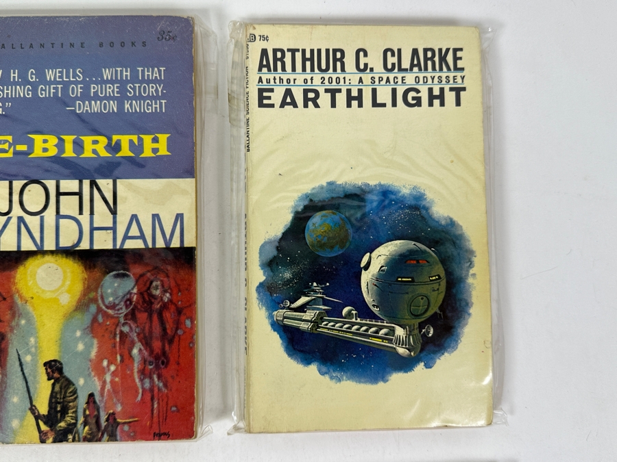 (6) Science Fiction Paperback Books [Photo 4]