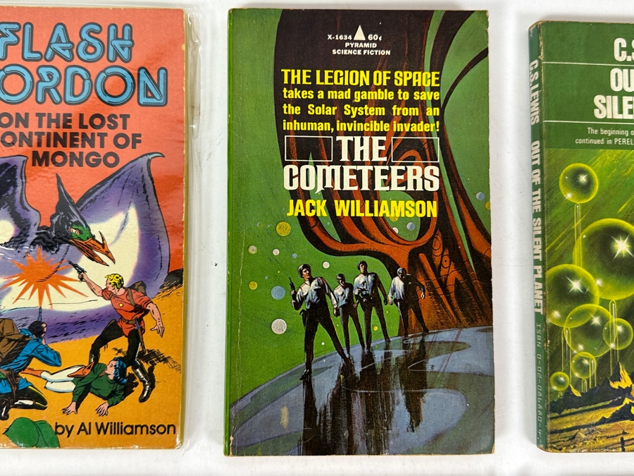 (6) Science Fiction Paperback Books [Photo 3]