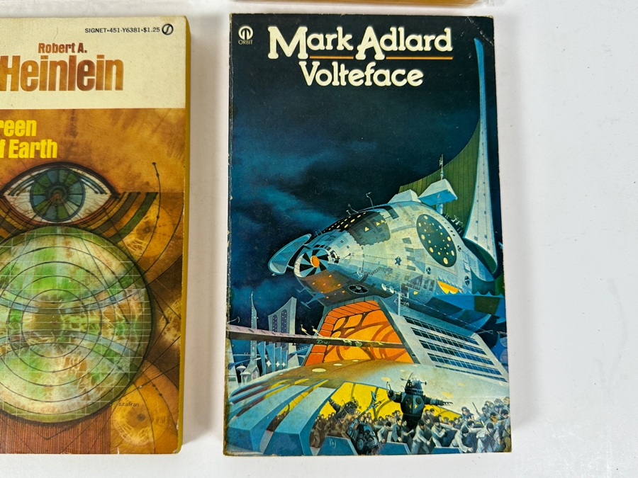 (6) Science Fiction Paperback Books [Photo 7]