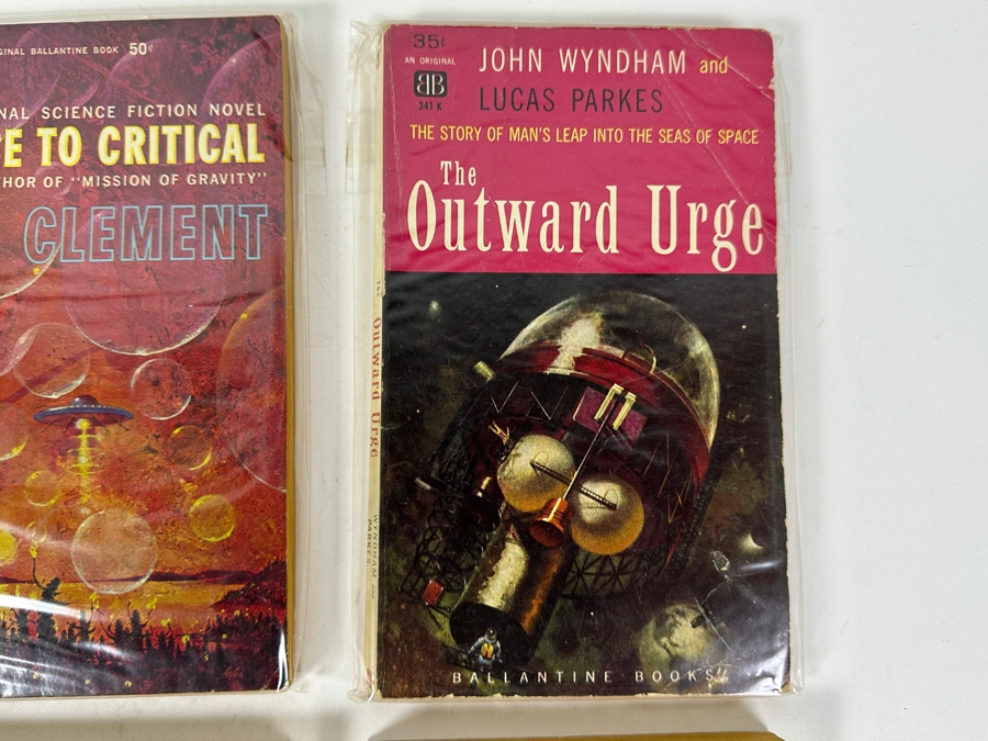 (6) Science Fiction Paperback Books [Photo 4]