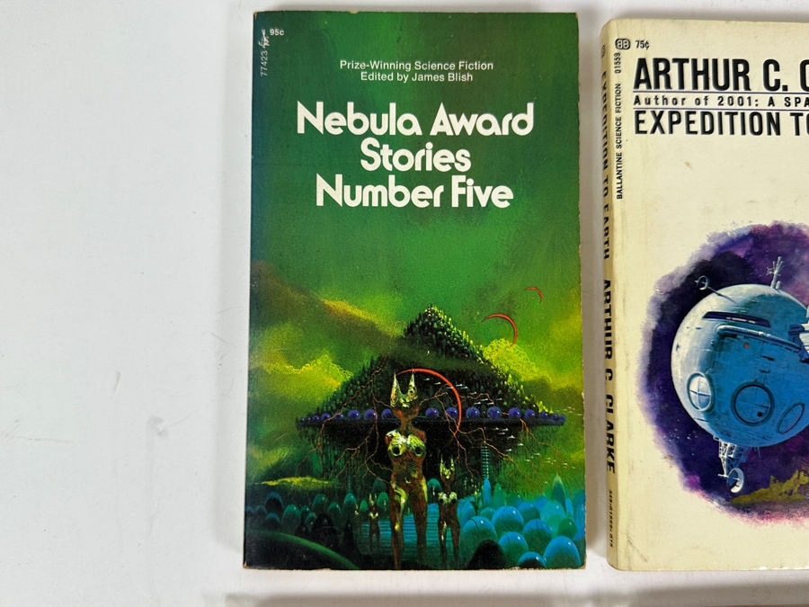 (6) Science Fiction Paperback Books [Photo 2]