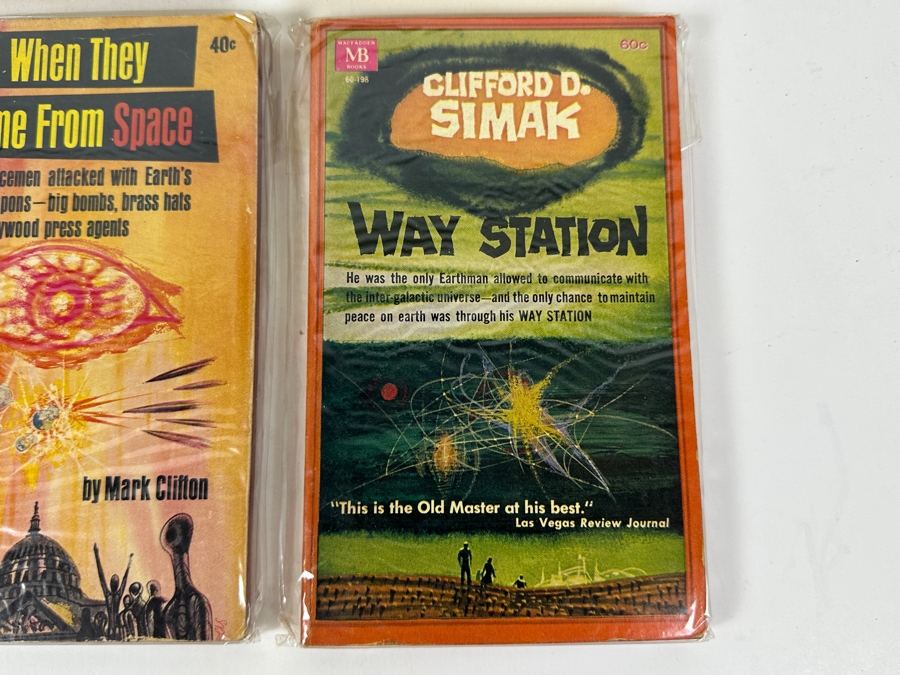 (6) Science Fiction Paperback Books [Photo 7]