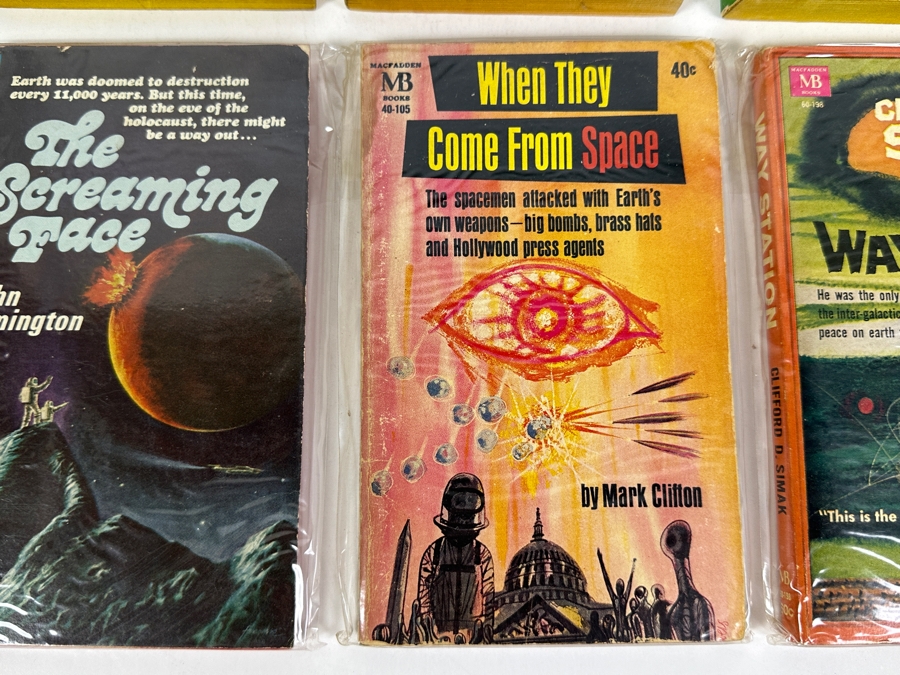 (6) Science Fiction Paperback Books [Photo 6]