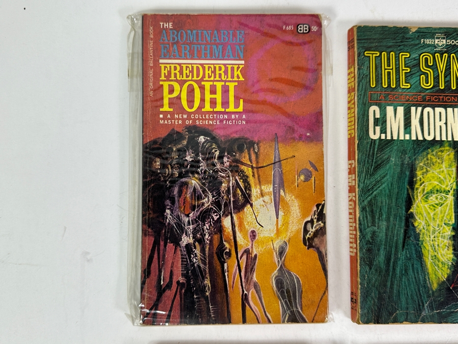 (6) Science Fiction Paperback Books [Photo 2]