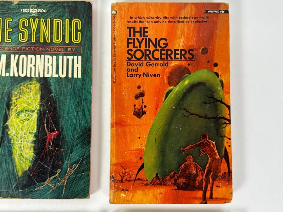 (6) Science Fiction Paperback Books [Photo 4]