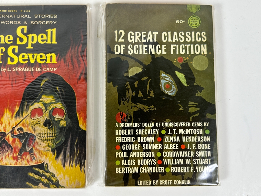 (6) Science Fiction Paperback Books [Photo 7]