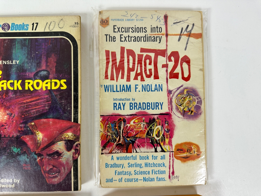 (6) Science Fiction Paperback Books [Photo 4]