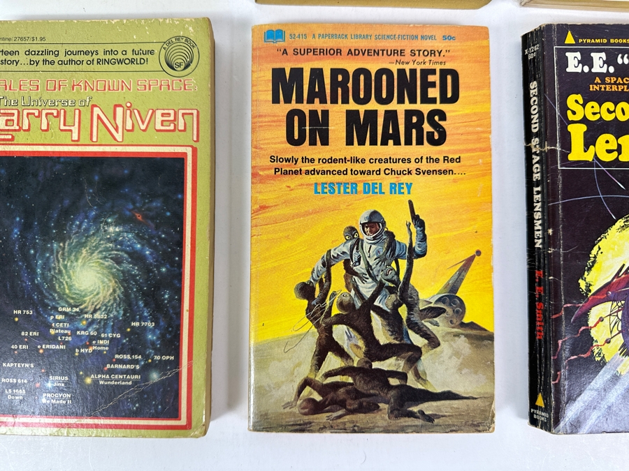 (6) Science Fiction Paperback Books [Photo 6]