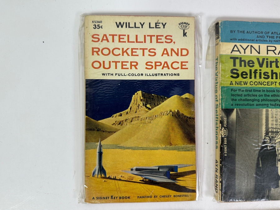 (6) Science Fiction Paperback Books [Photo 2]