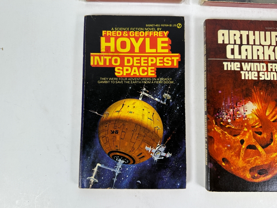 (6) Science Fiction Paperback Books [Photo 5]
