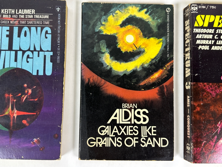 (6) Science Fiction Paperback Books [Photo 6]