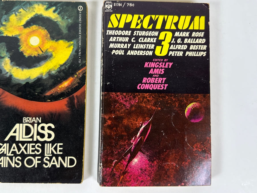 (6) Science Fiction Paperback Books [Photo 7]
