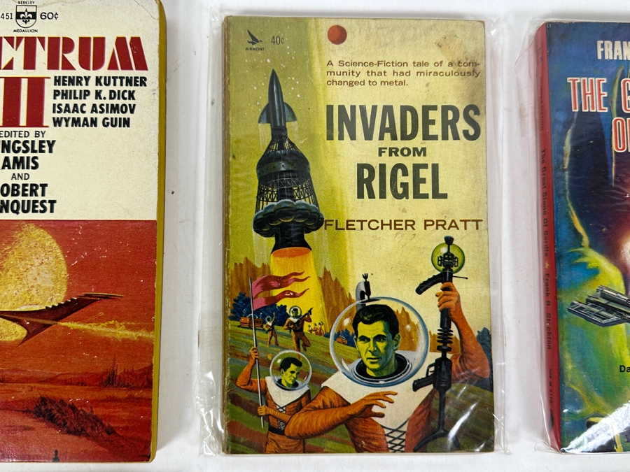 (6) Science Fiction Paperback Books [Photo 4]