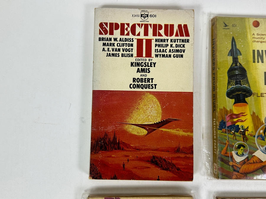 (6) Science Fiction Paperback Books [Photo 2]