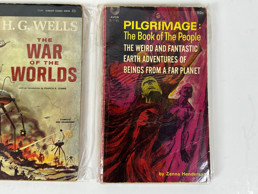 (6) Science Fiction Paperback Books [Photo 8]