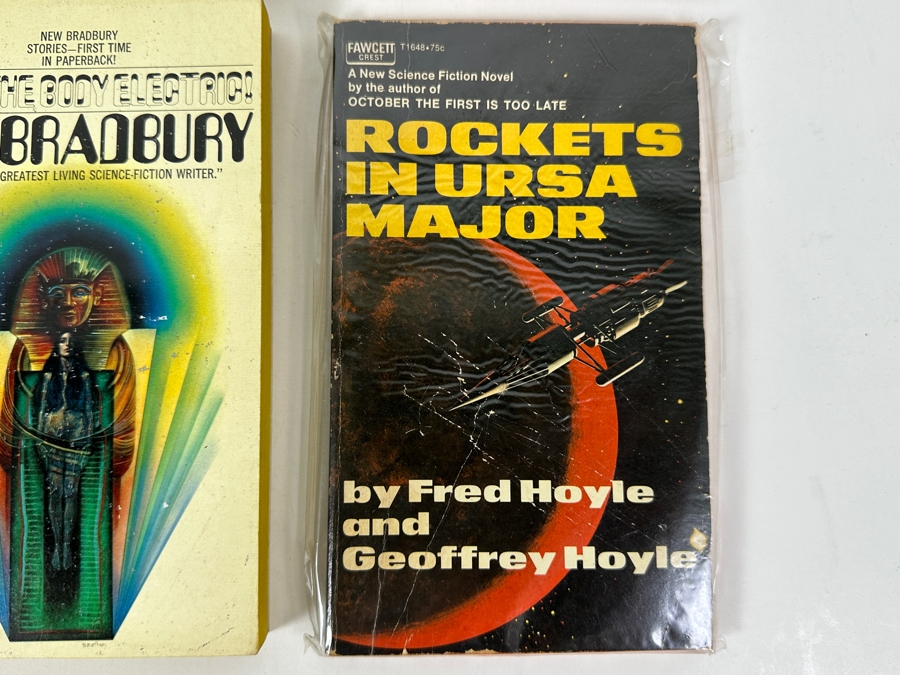 (6) Science Fiction Paperback Books [Photo 7]