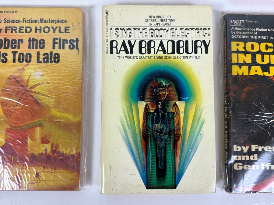 (6) Science Fiction Paperback Books [Photo 6]