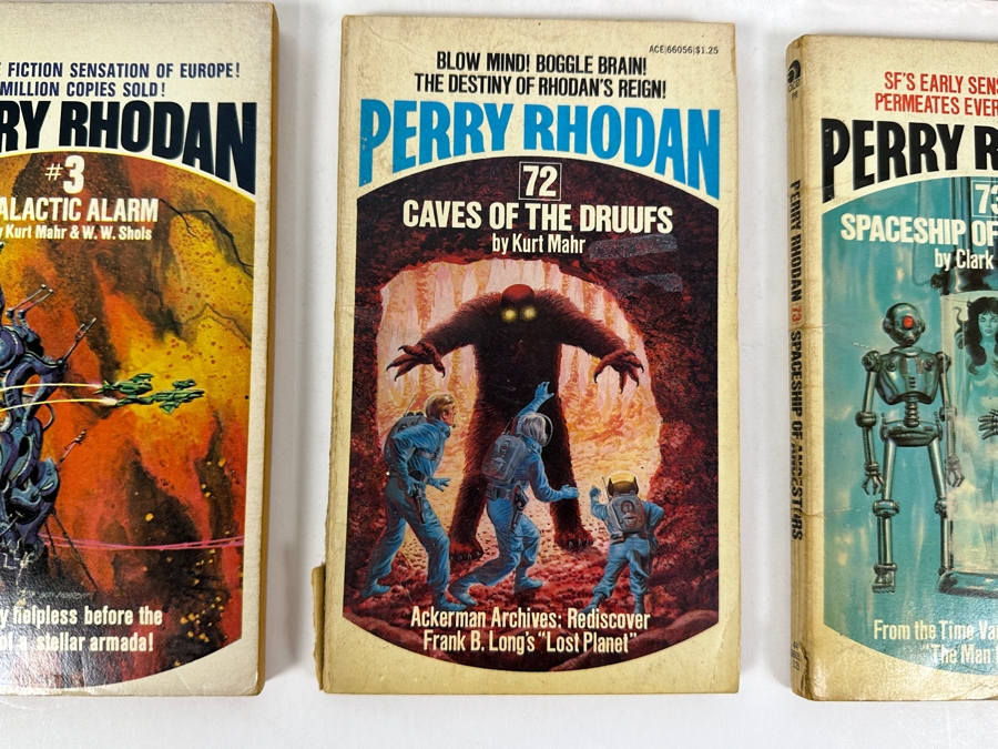 (6) Science Fiction Paperback Books [Photo 6]