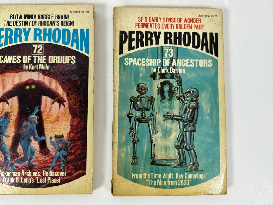 (6) Science Fiction Paperback Books [Photo 7]