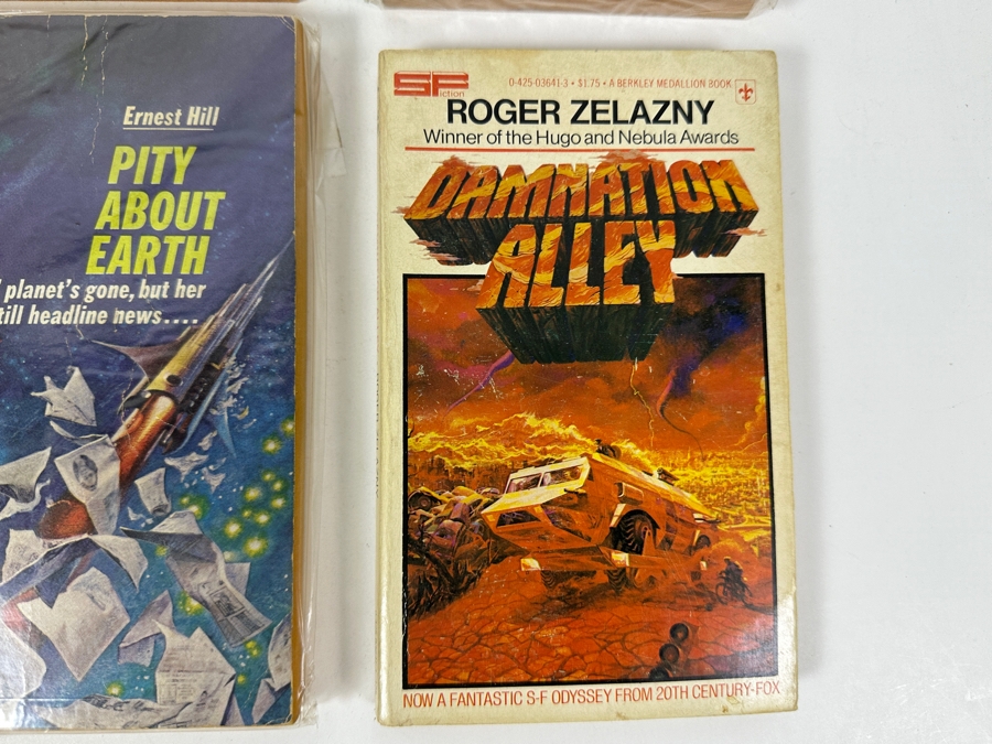 (6) Science Fiction Paperback Books [Photo 7]