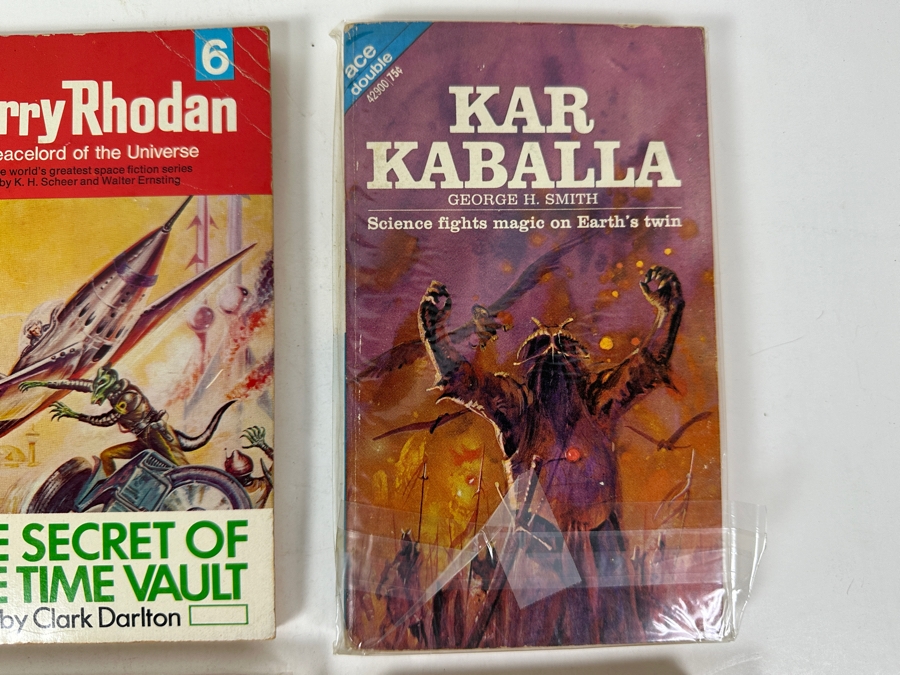 (6) Science Fiction Paperback Books [Photo 4]