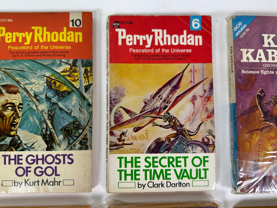 (6) Science Fiction Paperback Books [Photo 3]