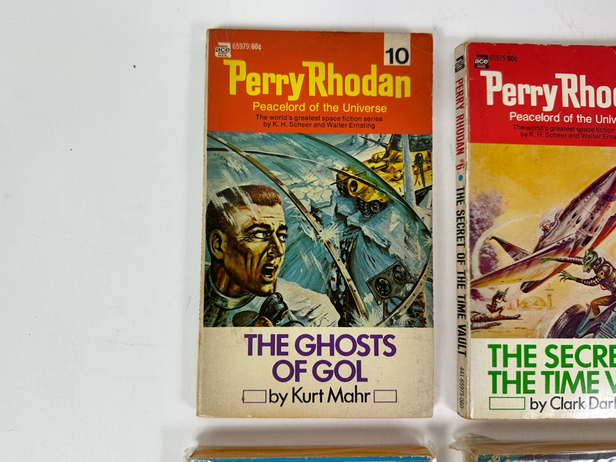 (6) Science Fiction Paperback Books [Photo 2]